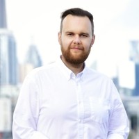 講師 Andrey と一緒に 英語 を学びましょう。