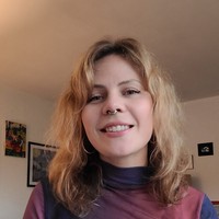 선생님 Eléonore과 함께 프랑스어 배우세요.