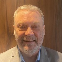 講師 Dave Mel と一緒に 英語 を学びましょう。