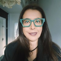 تعلم البرتغالية مع المعلم Cintia Medeiros.