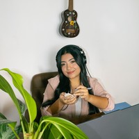講師 Adrianna と一緒に スペイン語 を学びましょう。