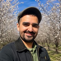 和 Reb Noyekh 老師學習 意第緒語 。