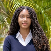講師 Miss Aisha と一緒に オランダ語 を学びましょう。