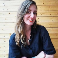 英語 教師 Dr. Hannah Stevens