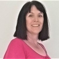 講師 Rosann Ferrier と一緒に 英語 を学びましょう。