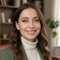 与老师 Emina 学习 黑山语。