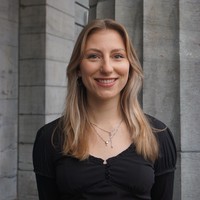Учись французский с учителем Jocelyne Brydson.