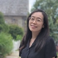 Korece öğretmeni Hyunghee Koo