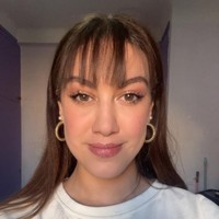 nesrine b, profesor/a de Francés