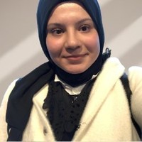 与老师 Hediye Dagesen 学习 土耳其语。